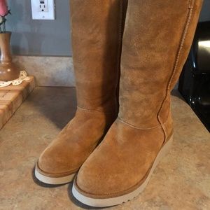 Koolaburra by UGG size 5